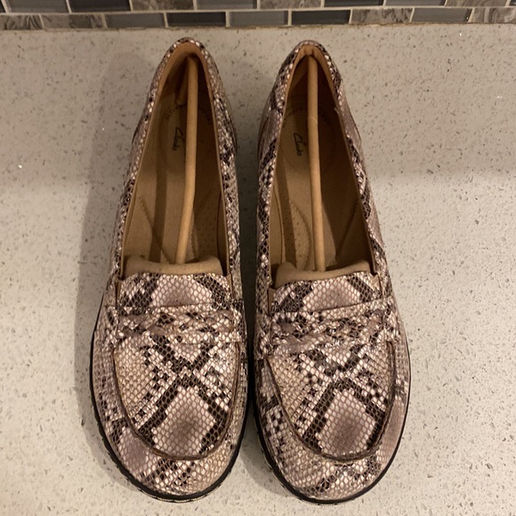 Clarks Cora Viola brown snake slip-on loafers - Picture 4 of 7